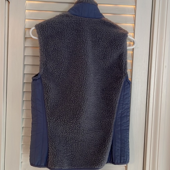 Patagonia Women's Classic Retro-X® Small. Fleece Vest. Lavender. - Picture 4 of 4